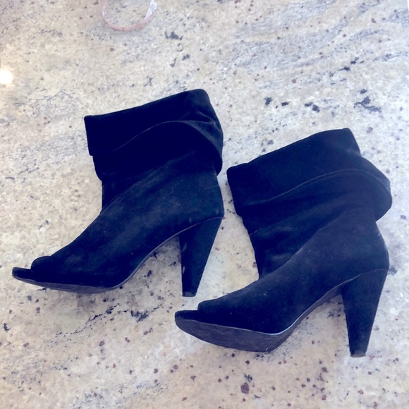 Vince Camuto black suede slouchy peep toe booties Size 8 - Picture 1 of 9